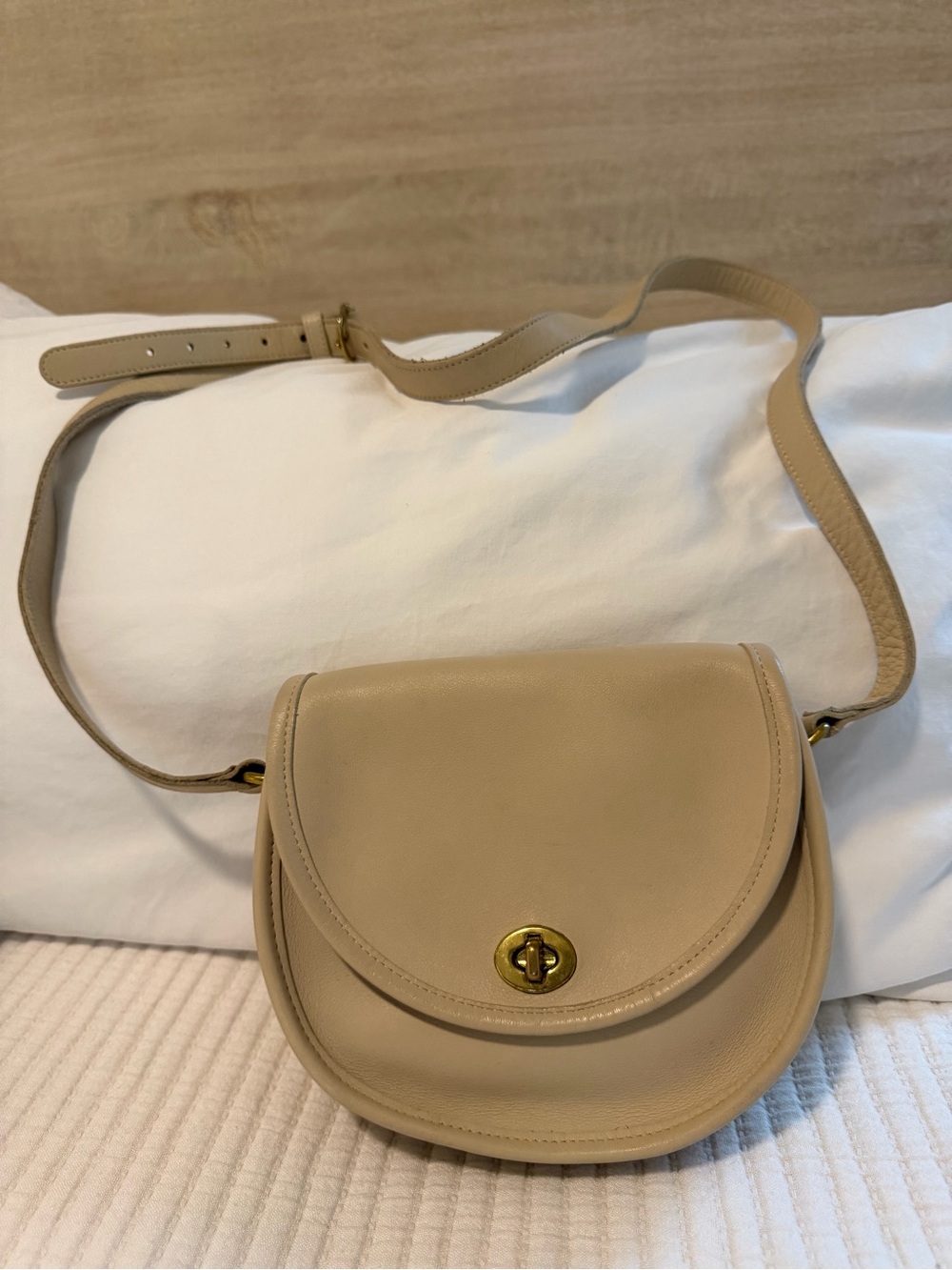 Vintage Coach Watson 9981 Bone Leather Crossbody J5C-9981 - Made in USA